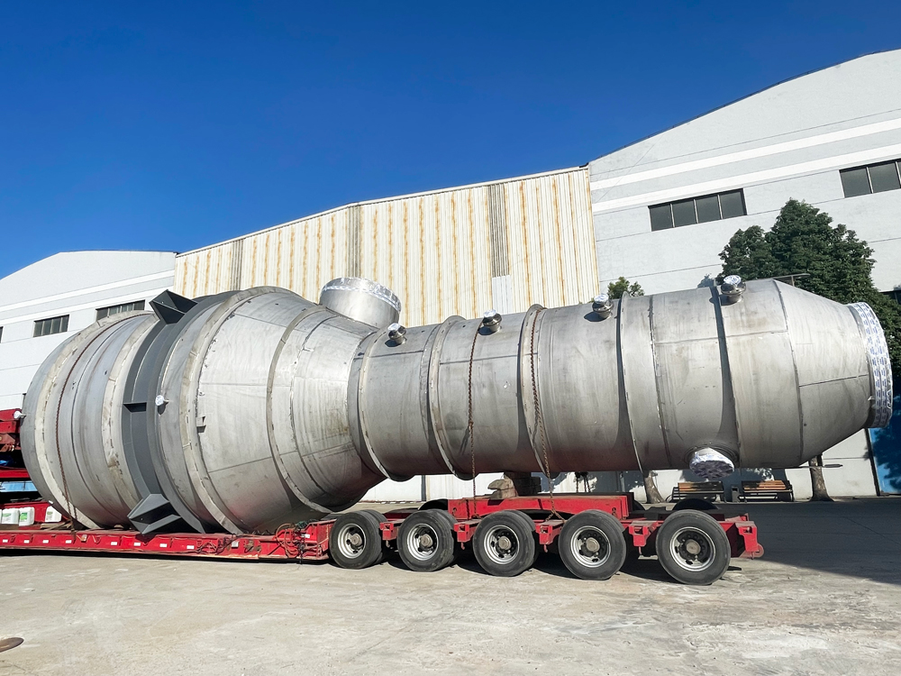 OLYMSPAN Gas washing tower, specializing in the production of various types of towers, heat exchangers, storage tanks, reactors and other chemical pressure vessels